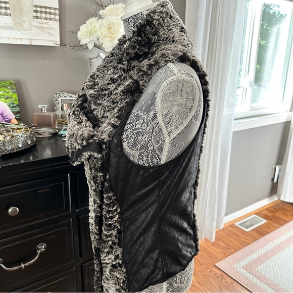 Dolce Cabo Faux Fur & Faux Leather Drape Vest Size S – Black/Gray - Picture 7 of 16